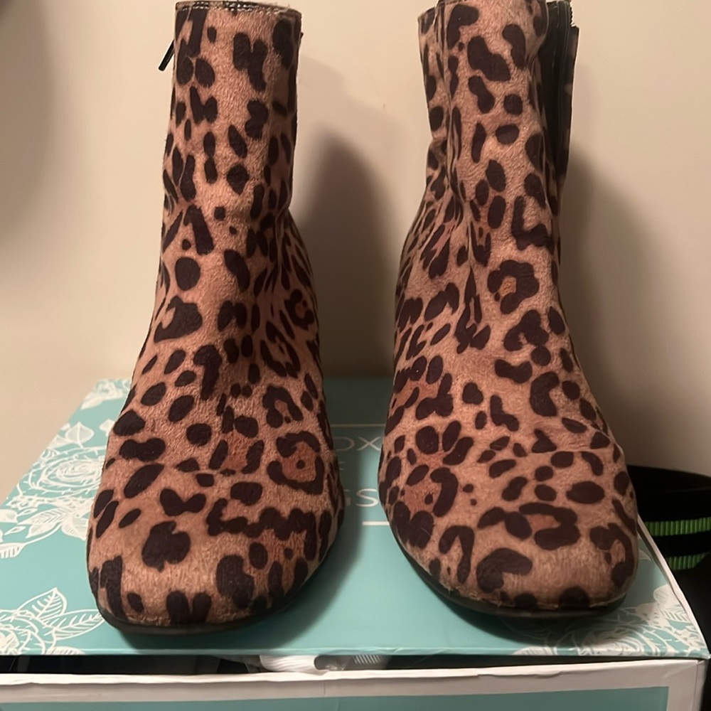 Women’s heeled booties. Animal print. Size 8.